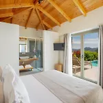 Villa Veramente With Sea View *