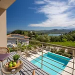 Villa Veramente With Sea View *