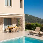 Villa Veramente With Sea View