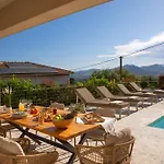 Veramente With Sea View *