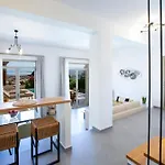 Villa Veramente With Sea View *