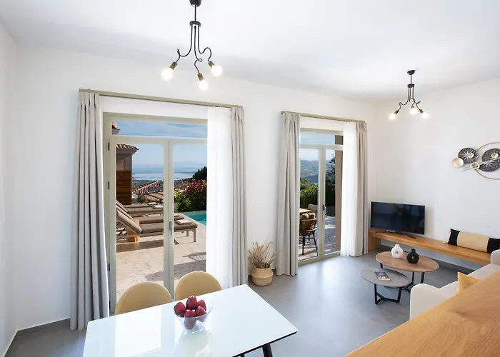 Villa Veramente With Sea View